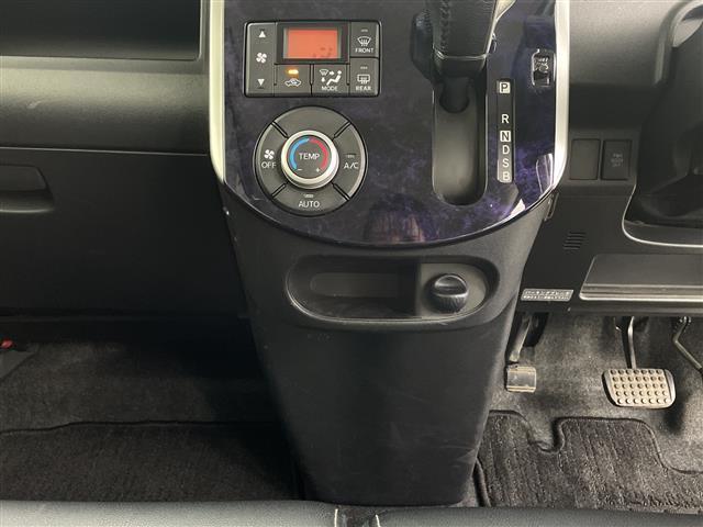 タント カスタムＲＳ　トップエディションＳＡＩＩ　純正ナビ　バックカメラ　両側パワースライドドア　ＥＴＣ　ミラー型ドライブレコーダー　社外レーダー探知機　純正フロアマット　ＬＥＤヘッドライト　コーナーセンサー　純正ＡＷ１５インチ　スマートキー（12枚目）