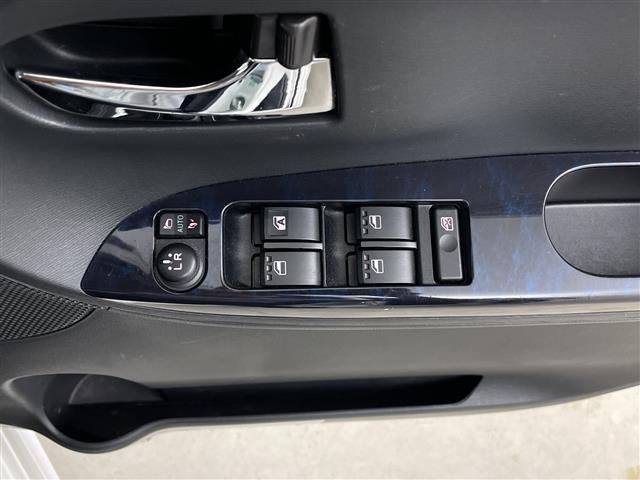 タント カスタムＲＳ　トップエディションＳＡＩＩ　純正ナビ　バックカメラ　両側パワースライドドア　ＥＴＣ　ミラー型ドライブレコーダー　社外レーダー探知機　純正フロアマット　ＬＥＤヘッドライト　コーナーセンサー　純正ＡＷ１５インチ　スマートキー（13枚目）