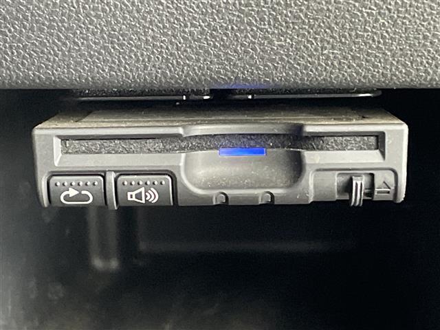 タント カスタムＲＳ　トップエディションＳＡＩＩ　純正ナビ　両側パワースライドドア　ＥＴＣ　衝突軽減ブレーキ　ステアリングリモコン　オートライト　バックカメラ　純正フロアマット　純正１５インチアルミホイール　プッシュスタートボタン　スマートキー（12枚目）