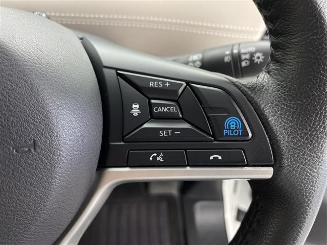 セレナ ｅ－パワー　ハイウェイスターＶ　ワンオーナー　純正ナビ　純正フリップダウンモニター　アラウンドビューモニター　プロパイロット　インテリジェントルームミラー　エマージェンシーブレーキ　コーナーセンサー　ドアバイザー　ＬＥＤヘッドライト（8枚目）