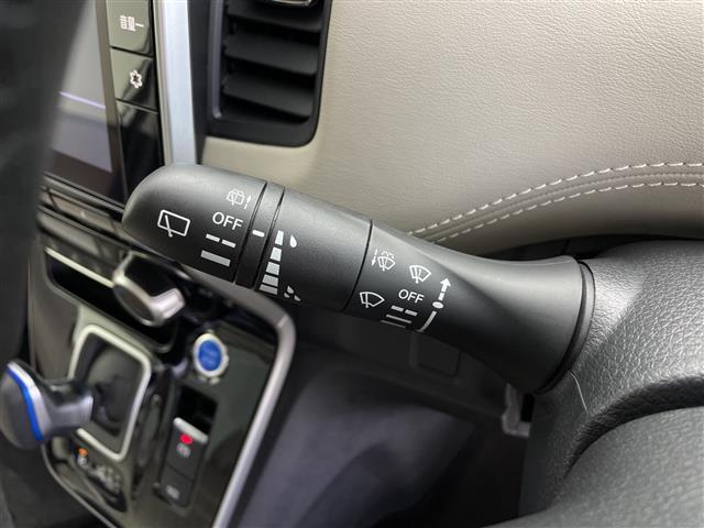 セレナ ｅ－パワー　ハイウェイスターＶ　ワンオーナー　純正ナビ　純正フリップダウンモニター　アラウンドビューモニター　プロパイロット　インテリジェントルームミラー　エマージェンシーブレーキ　コーナーセンサー　ドアバイザー　ＬＥＤヘッドライト（9枚目）