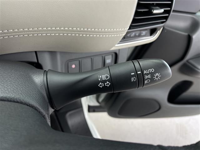 セレナ ｅ－パワー　ハイウェイスターＶ　ワンオーナー　純正ナビ　純正フリップダウンモニター　アラウンドビューモニター　プロパイロット　インテリジェントルームミラー　エマージェンシーブレーキ　コーナーセンサー　ドアバイザー　ＬＥＤヘッドライト（10枚目）