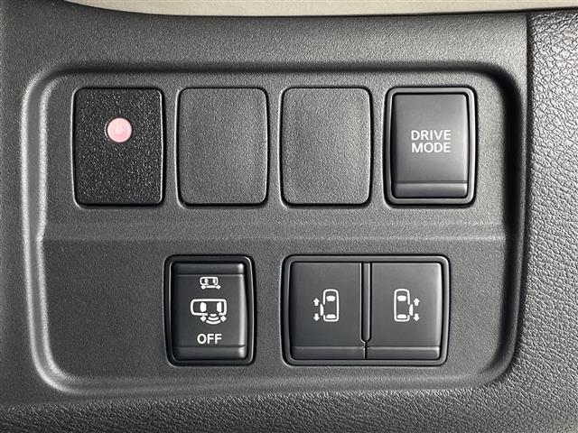 セレナ ｅ－パワー　ハイウェイスターＶ　ワンオーナー　純正ナビ　純正フリップダウンモニター　アラウンドビューモニター　プロパイロット　インテリジェントルームミラー　エマージェンシーブレーキ　コーナーセンサー　ドアバイザー　ＬＥＤヘッドライト（12枚目）