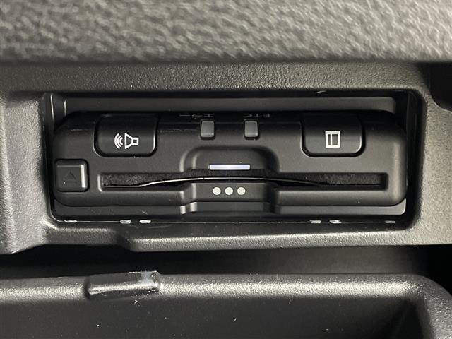 セレナ ｅ－パワー　ハイウェイスターＶ　ワンオーナー　純正ナビ　純正フリップダウンモニター　アラウンドビューモニター　プロパイロット　インテリジェントルームミラー　エマージェンシーブレーキ　コーナーセンサー　ドアバイザー　ＬＥＤヘッドライト（16枚目）