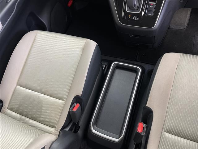 セレナ ｅ－パワー　ハイウェイスターＶ　ワンオーナー　純正ナビ　純正フリップダウンモニター　アラウンドビューモニター　プロパイロット　インテリジェントルームミラー　エマージェンシーブレーキ　コーナーセンサー　ドアバイザー　ＬＥＤヘッドライト（20枚目）