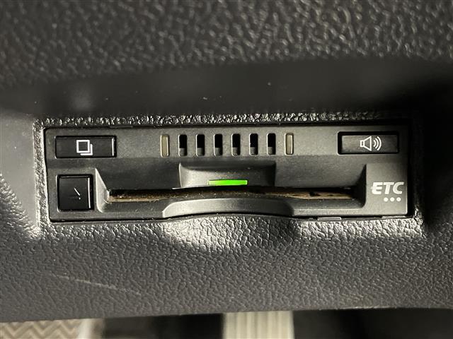 プリウス Ｓセーフティプラス　モデリスタエアロ　ＴＥＩＮ車高調　純正ナビ　ＨＤＭＩ　バックカメラ　ヘッドアップディスプレイ　クリアランスソナー　電動格納ミラー　ＥＴＣ　オートマチックハイビーム　ステアリングリモコン　シートカバー（4枚目）