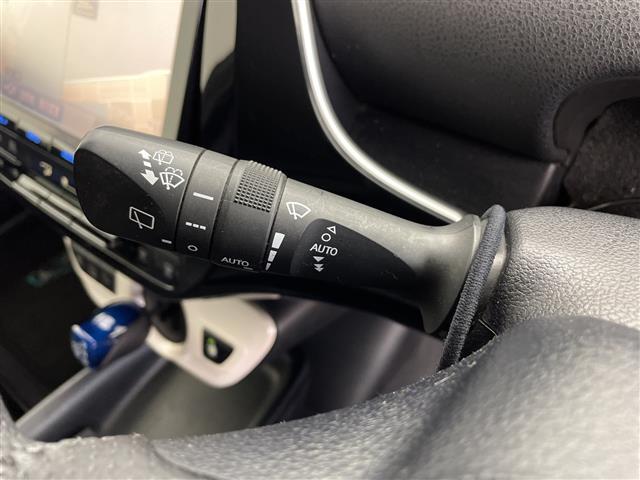 プリウス Ｓセーフティプラス　モデリスタエアロ　ＴＥＩＮ車高調　純正ナビ　ＨＤＭＩ　バックカメラ　ヘッドアップディスプレイ　クリアランスソナー　電動格納ミラー　ＥＴＣ　オートマチックハイビーム　ステアリングリモコン　シートカバー（10枚目）
