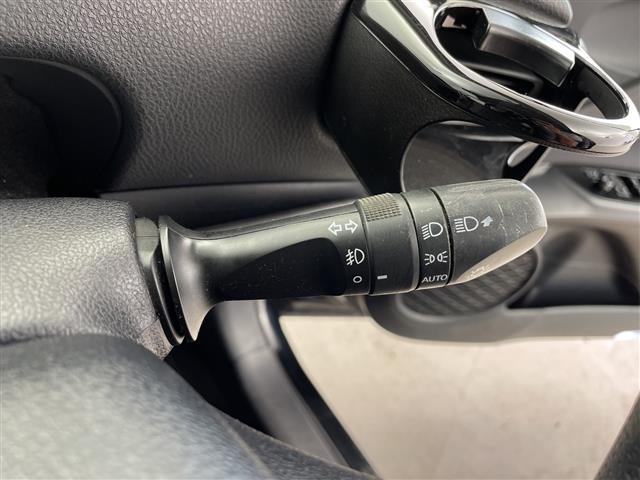 プリウス Ｓセーフティプラス　モデリスタエアロ　ＴＥＩＮ車高調　純正ナビ　ＨＤＭＩ　バックカメラ　ヘッドアップディスプレイ　クリアランスソナー　電動格納ミラー　ＥＴＣ　オートマチックハイビーム　ステアリングリモコン　シートカバー（11枚目）