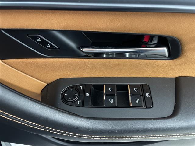 ＣＸ－６０ ＸＤ－ハイブリッド　プレミアムスポーツ　純正ナビ　Ｂｌｕｅｔｏｏｔｈ　フルセグＴＶ　ワンオーナー　４ＷＤ　ターボ　パドルシフト　レーダークルーズコントロール　全方位カメラ　サンルーフ　パワーバックドア　パワーバックドア　シートヒーター（10枚目）