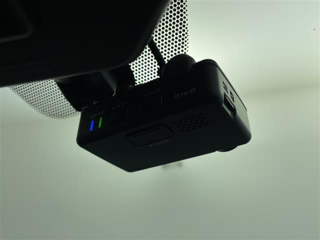 キックス オーテック　ワンオーナー　純正ナビ　アラウンドビューモニター　プロパイロット　ドライブレコーダー　ハンドルヒーター　シートヒーター　クリアランスソナー　デジタルインナーミラー　ビルドインＥＴＣ　オートハイビーム（3枚目）