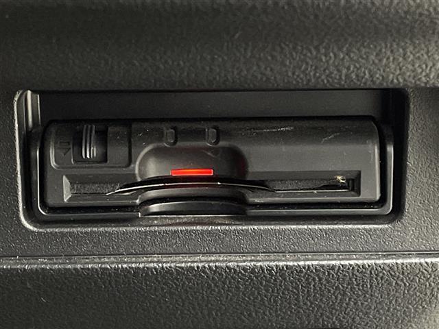 ジューク １５ＲＸ　Ｖアーバンセレクション　ワンオーナー　純正ＳＤナビ　アラウンドビューモニター　バックカメラ　ＥＴＣ　レーンキープアシスト　前方ドライブレコーダー　革巻きステアリング　ステアリングリモコン　純正１７インチアルミホイール（4枚目）