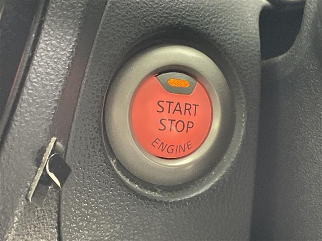 ジューク １５ＲＸ　Ｖアーバンセレクション　ワンオーナー　純正ＳＤナビ　アラウンドビューモニター　バックカメラ　ＥＴＣ　レーンキープアシスト　前方ドライブレコーダー　革巻きステアリング　ステアリングリモコン　純正１７インチアルミホイール（10枚目）