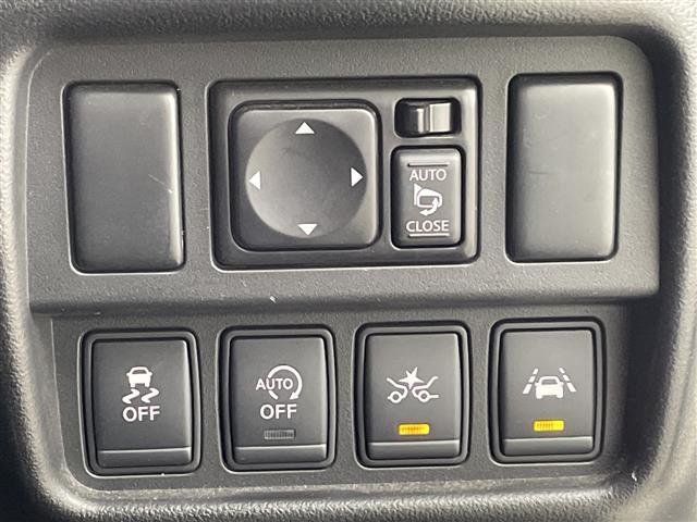 ジューク １５ＲＸ　Ｖアーバンセレクション　ワンオーナー　純正ＳＤナビ　アラウンドビューモニター　バックカメラ　ＥＴＣ　レーンキープアシスト　前方ドライブレコーダー　革巻きステアリング　ステアリングリモコン　純正１７インチアルミホイール（13枚目）