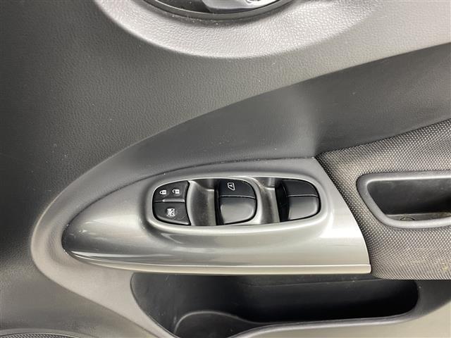 ジューク １５ＲＸ　Ｖアーバンセレクション　ワンオーナー　純正ＳＤナビ　アラウンドビューモニター　バックカメラ　ＥＴＣ　レーンキープアシスト　前方ドライブレコーダー　革巻きステアリング　ステアリングリモコン　純正１７インチアルミホイール（14枚目）