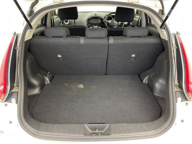 ジューク １５ＲＸ　Ｖアーバンセレクション　ワンオーナー　純正ＳＤナビ　アラウンドビューモニター　バックカメラ　ＥＴＣ　レーンキープアシスト　前方ドライブレコーダー　革巻きステアリング　ステアリングリモコン　純正１７インチアルミホイール（15枚目）