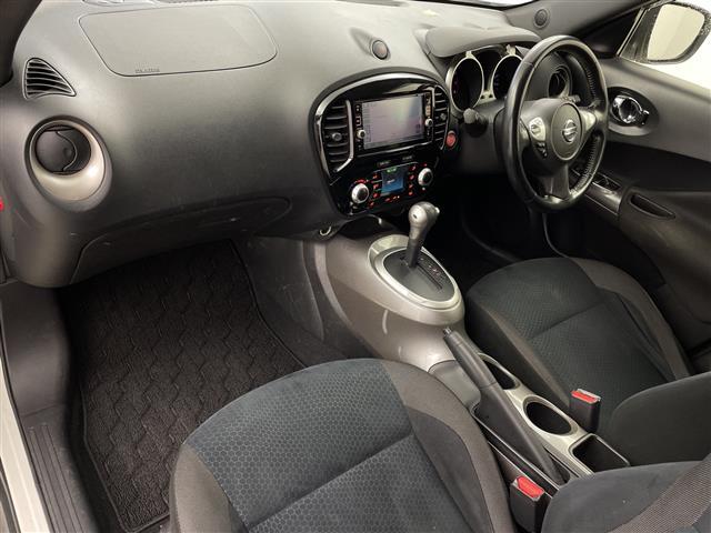 ジューク １５ＲＸ　Ｖアーバンセレクション　ワンオーナー　純正ＳＤナビ　アラウンドビューモニター　バックカメラ　ＥＴＣ　レーンキープアシスト　前方ドライブレコーダー　革巻きステアリング　ステアリングリモコン　純正１７インチアルミホイール（20枚目）