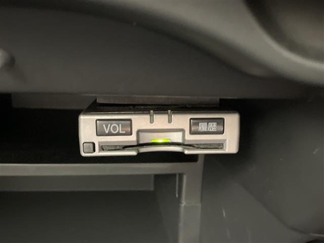 ノート ｅ－パワー　Ｘ　純正ナビ　アラウンドビューモニター　エマージェンシーブレーキ　ナビ連動ドライブレコーダー　デジタルインナーミラー　純正フロアマット　コーナーセンサー　プッシュスタートボタン　ビルドインＥＴＣ　ステリモ（4枚目）