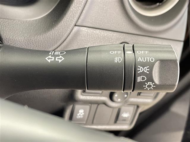 ノート ｅ－パワー　Ｘ　純正ナビ　アラウンドビューモニター　エマージェンシーブレーキ　ナビ連動ドライブレコーダー　デジタルインナーミラー　純正フロアマット　コーナーセンサー　プッシュスタートボタン　ビルドインＥＴＣ　ステリモ（10枚目）