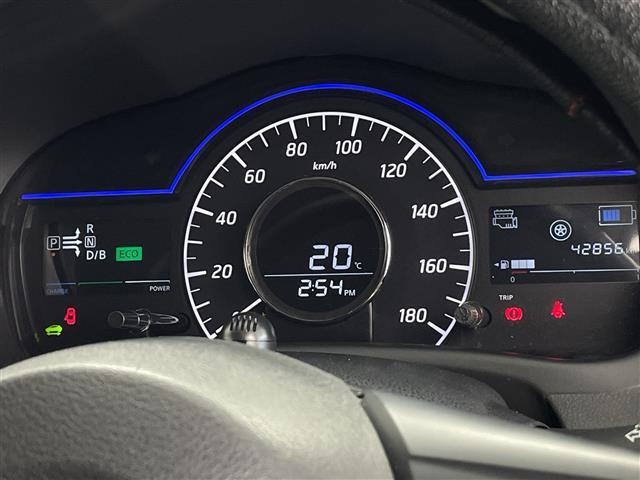 ノート ｅ－パワー　Ｘ　純正ナビ　アラウンドビューモニター　エマージェンシーブレーキ　ナビ連動ドライブレコーダー　デジタルインナーミラー　純正フロアマット　コーナーセンサー　プッシュスタートボタン　ビルドインＥＴＣ　ステリモ（11枚目）