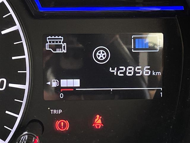 ノート ｅ－パワー　Ｘ　純正ナビ　アラウンドビューモニター　エマージェンシーブレーキ　ナビ連動ドライブレコーダー　デジタルインナーミラー　純正フロアマット　コーナーセンサー　プッシュスタートボタン　ビルドインＥＴＣ　ステリモ（12枚目）