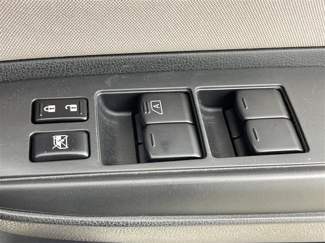 ノート ｅ－パワー　Ｘ　純正ナビ　アラウンドビューモニター　エマージェンシーブレーキ　ナビ連動ドライブレコーダー　デジタルインナーミラー　純正フロアマット　コーナーセンサー　プッシュスタートボタン　ビルドインＥＴＣ　ステリモ（19枚目）