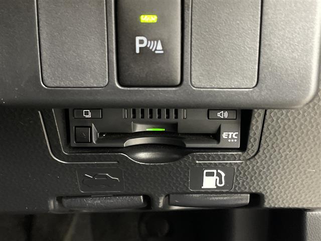 ルーミー カスタムＧ－Ｔ　純正９インチナビ（ＣＤ／ＤＶＤ／ＢＴ／フルセグＴＶ）／純正フリップダウンモニター／両側パワースライドドア／レーダークルーズコントロール／スマートアシスト／パノラミックビューモニター（4枚目）