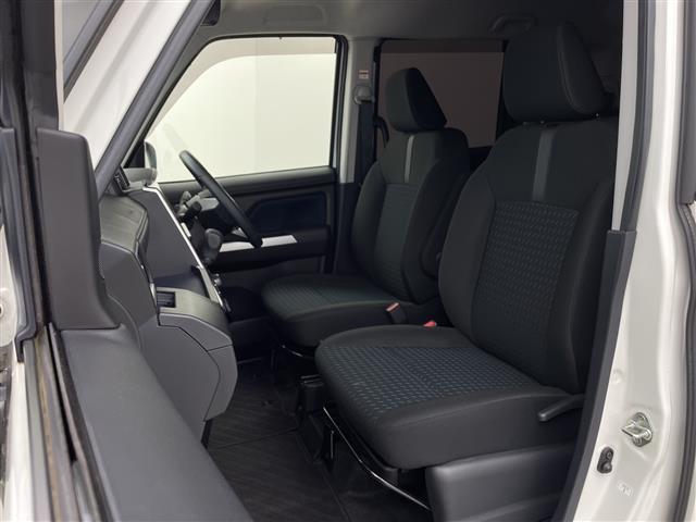 ルーミー カスタムＧ－Ｔ　純正９インチナビ（ＣＤ／ＤＶＤ／ＢＴ／フルセグＴＶ）／純正フリップダウンモニター／両側パワースライドドア／レーダークルーズコントロール／スマートアシスト／パノラミックビューモニター（24枚目）