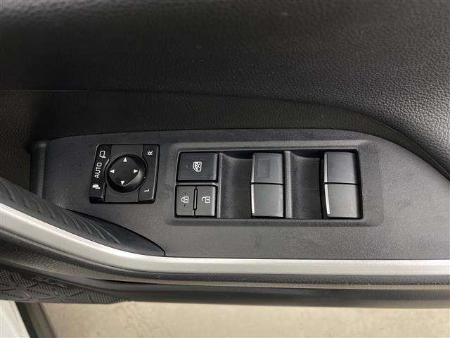 ＲＡＶ４ Ｇ　Ｚパッケージ　純正９インチＳＤナビ【ＮＳＺＴ－Ｙ６８Ｔ】フルセグテレビＣＤ／ＤＶＤ／ＳＤ／ＦＭ／ＡＭ／Ｂｌｕｅｔｏｏｔｈ運転席メモリーパワーシートパワーバックドア電動パーキングブレーキ（10枚目）