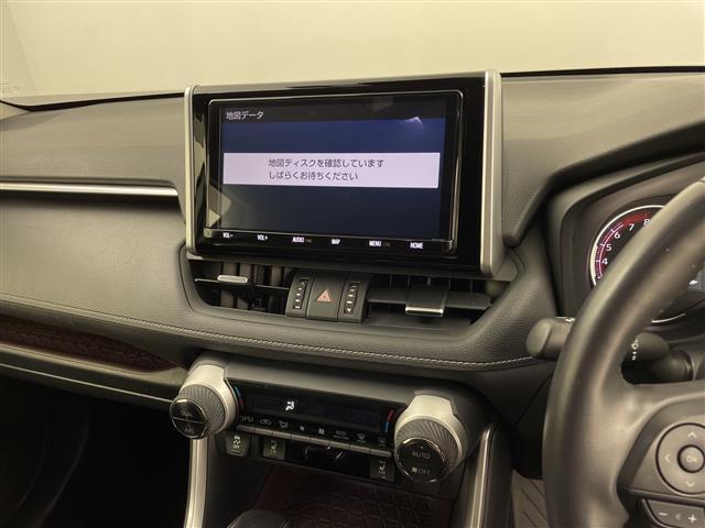 ＲＡＶ４ Ｇ　Ｚパッケージ　純正９インチＳＤナビ【ＮＳＺＴ－Ｙ６８Ｔ】フルセグテレビＣＤ／ＤＶＤ／ＳＤ／ＦＭ／ＡＭ／Ｂｌｕｅｔｏｏｔｈ運転席メモリーパワーシートパワーバックドア電動パーキングブレーキ（14枚目）