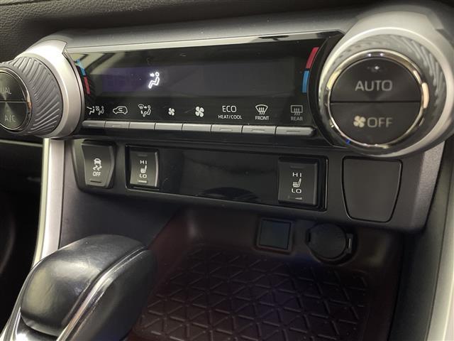 ＲＡＶ４ Ｇ　Ｚパッケージ　純正９インチＳＤナビ【ＮＳＺＴ－Ｙ６８Ｔ】フルセグテレビＣＤ／ＤＶＤ／ＳＤ／ＦＭ／ＡＭ／Ｂｌｕｅｔｏｏｔｈ運転席メモリーパワーシートパワーバックドア電動パーキングブレーキ（16枚目）