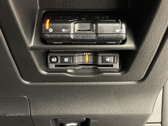 ���ŐV�i�r�i�t���Z�O�E�����Z�O�E�c�u�c�Đ��j�����ē��B�J���b�c�F���A�E�A���p�C���E�C�N���v�X�̃i�r���戵���Ă���o�b�N�J�����i�o�b�N���j�^�[�j��ȃ��j�^�[�i�t���b�v�_�E�����j�^�[�j�̎�t���\�ł��B