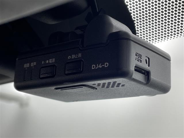 ノート フルエアロ 純正ナビ バックカメラ ドライブレコーダー エマージェンシーブレーキ レーンディパーチャーアラート コーナーセンサー ステアリングリモコン ETC 衝突軽減ブレーキ プッシュスタートボタン(3枚目)