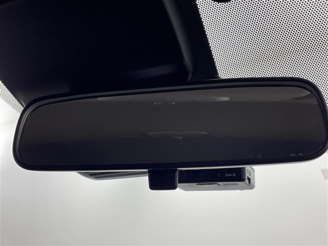 ノート フルエアロ 純正ナビ バックカメラ ドライブレコーダー エマージェンシーブレーキ レーンディパーチャーアラート コーナーセンサー ステアリングリモコン ETC 衝突軽減ブレーキ プッシュスタートボタン(4枚目)