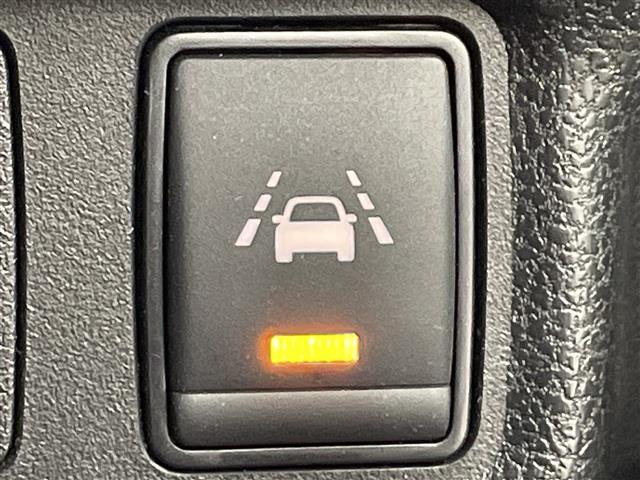 ノート フルエアロ 純正ナビ バックカメラ ドライブレコーダー エマージェンシーブレーキ レーンディパーチャーアラート コーナーセンサー ステアリングリモコン ETC 衝突軽減ブレーキ プッシュスタートボタン(18枚目)