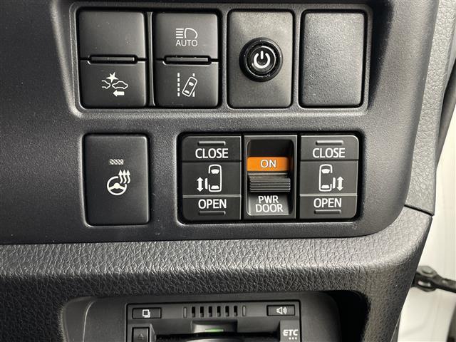 エスクァイア Gi プレミアムパッケージ ブラックテーラード 純正ナビ フリップダウンモニター Bluetooth フルセグTV ETC 両側パワースライドドア ETC ハーフレザーシート バックカメラ ステアリングヒーター シートヒーター クルーズコントロール(12枚目)