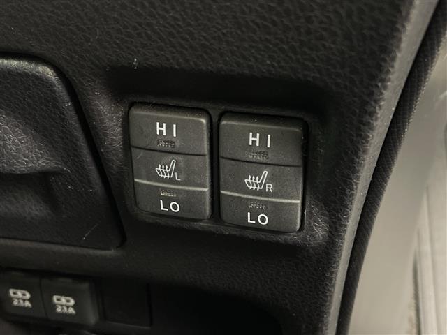 エスクァイア Gi プレミアムパッケージ ブラックテーラード 純正ナビ フリップダウンモニター Bluetooth フルセグTV ETC 両側パワースライドドア ETC ハーフレザーシート バックカメラ ステアリングヒーター シートヒーター クルーズコントロール(17枚目)