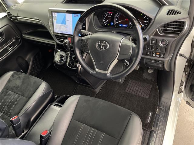 エスクァイア Gi プレミアムパッケージ ブラックテーラード 純正ナビ フリップダウンモニター Bluetooth フルセグTV ETC 両側パワースライドドア ETC ハーフレザーシート バックカメラ ステアリングヒーター シートヒーター クルーズコントロール(19枚目)