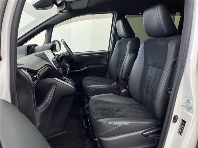 エスクァイア Gi プレミアムパッケージ ブラックテーラード 純正ナビ フリップダウンモニター Bluetooth フルセグTV ETC 両側パワースライドドア ETC ハーフレザーシート バックカメラ ステアリングヒーター シートヒーター クルーズコントロール(21枚目)