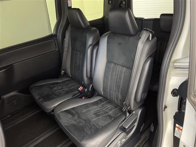 エスクァイア Gi プレミアムパッケージ ブラックテーラード 純正ナビ フリップダウンモニター Bluetooth フルセグTV ETC 両側パワースライドドア ETC ハーフレザーシート バックカメラ ステアリングヒーター シートヒーター クルーズコントロール(23枚目)