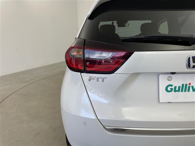 フィット ｅ：ＨＥＶリュクス　純正ナビ　Ｂｌｕｅｔｏｏｔｈ　フルセグＴＶ　ホンダセンシング　レーンキープアシスト　標識認識機能　衝突軽減ブレーキ　シートヒーター　バックカメラ　電動パーキングブレーキ　オートホールド（39枚目）