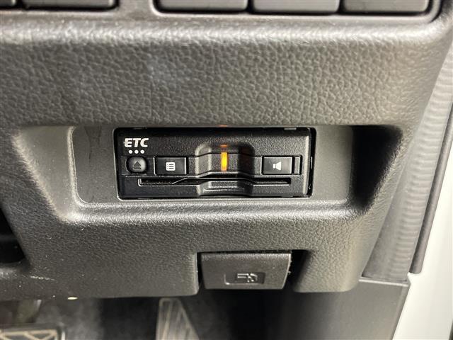 スペーシア ハイブリッドX ディスプレイオーディオ(CD/DVD/BT)/セーフティサポート/アダプティブクルーズコントロール/両側パワースライドドア/バックカメラ/ステアリングスイッチ/シートヒーター/純正フロアマット(4枚目)