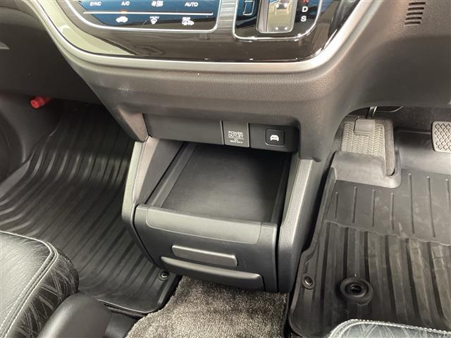 オデッセイハイブリッド ハイブリッド ホンダセンシング フリップダウンモニター アダプティブクルーズコントロール 純正8インチナビ LKAS RSA 先行車発進お知らせ機能 バックカメラ オートハイビーム LEDヘッドライト BSM(16枚目)