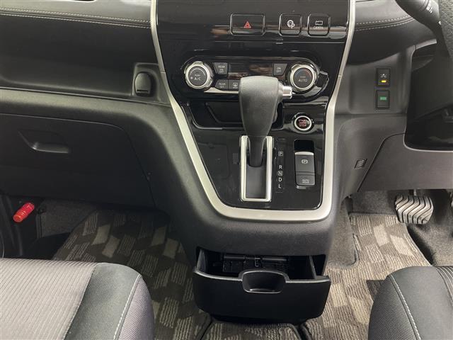 セレナ ハイウェイスター VセレクションII 社外ナビ(CD/DVD/BT/フルセグTV)/アラウンドビューモニター/プロパイロット/インテリジェントルームミラー/エマージェンシーブレーキ/レーンキープアシスト/電動パーキングブレーキ(14枚目)