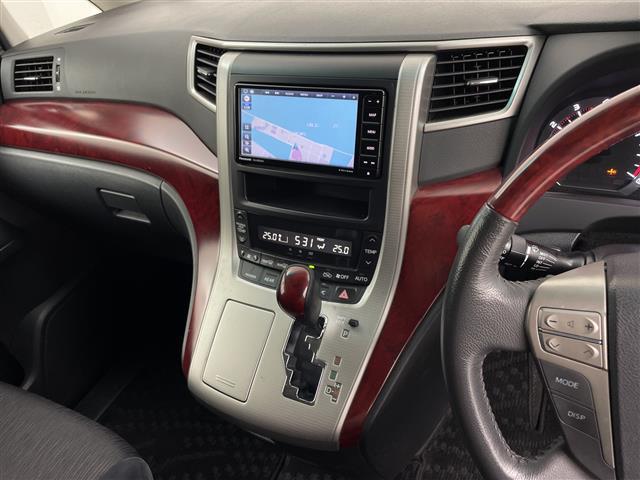 アルファード ２４０Ｓ　社外ＳＤナビ　ＡＭ　ＦＭ　ＣＤ　ＤＶＤ　Ｂｌｕｅｔｏｏｔｈ　フルセグテレビ　バックカメラ　両側パワースライドドア　ＥＴＣ　社外ＡＷ　社外マフラー　オートライト　スマートキー（4枚目）