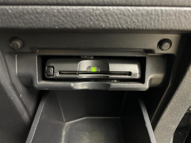 アルファード ２４０Ｓ　社外ＳＤナビ　ＡＭ　ＦＭ　ＣＤ　ＤＶＤ　Ｂｌｕｅｔｏｏｔｈ　フルセグテレビ　バックカメラ　両側パワースライドドア　ＥＴＣ　社外ＡＷ　社外マフラー　オートライト　スマートキー（14枚目）