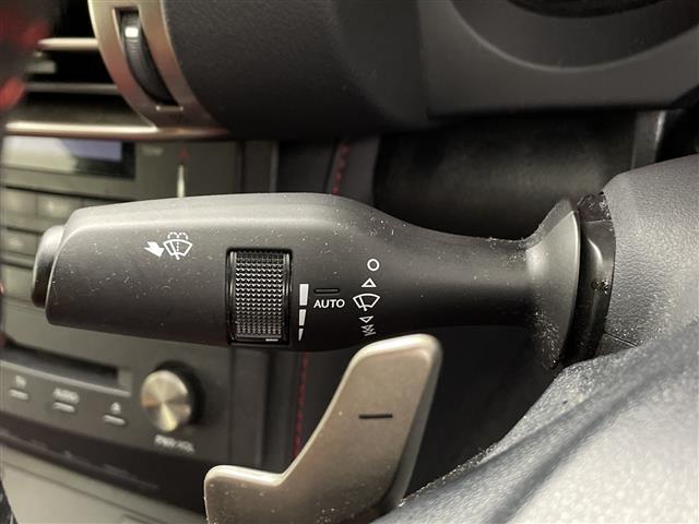 ＩＳ ＩＳ３００ｈ　Ｆスポーツ　純正ナビ　プリクラッシュセーフティ　レーンディパーチャーアラート　オートマチックハイビーム　レーダークルーズコントロール　バックカメラ　ＥＴＣ　前後ドライブレコーダー　レザーシート　シートヒーター（8枚目）