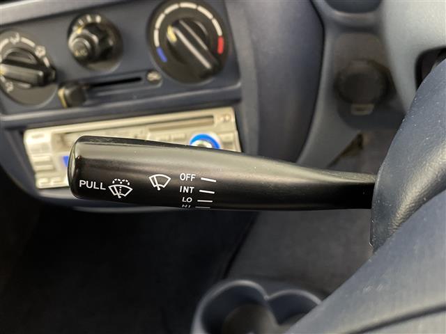 ツイン ガソリンＢ　社外オーディオ　リモコンキー　パワーウインドウ　ドアバイザー　フロアマット　純正ホイールキャップ　スペアキー（10枚目）