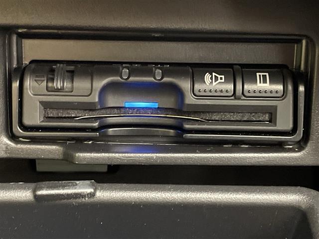 セレナ ハイウェイスター　ＶセレクションＩＩ　純正ナビ　純正フリップダウンモニター　両側パワースライドドア　アラウンドビューモニター　プロパイロット　エマージェンシーブレーキ　レーンディパーチャーアシスト　ドライブレコーダー　ビルトインＥＴＣ（12枚目）