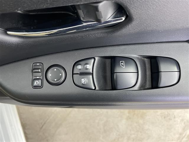 セレナ ハイウェイスター　ＶセレクションＩＩ　純正ナビ　純正フリップダウンモニター　両側パワースライドドア　アラウンドビューモニター　プロパイロット　エマージェンシーブレーキ　レーンディパーチャーアシスト　ドライブレコーダー　ビルトインＥＴＣ（17枚目）