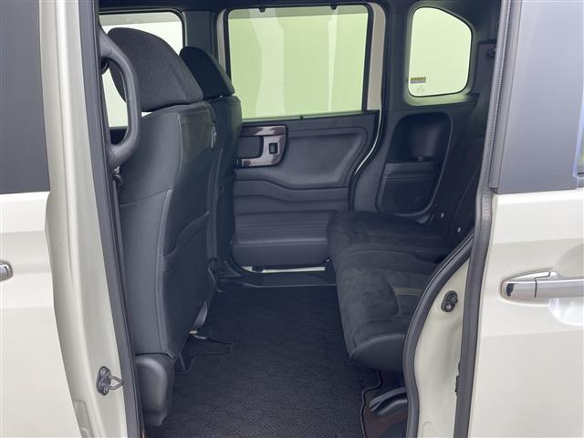 Ｎ－ＢＯＸカスタム Ｇ・Ｌホンダセンシング　純正ＳＤナビ　バックカメラ　ホンダセンシング　衝突軽減ブレーキ〈ＣＭＢＳ〉誤発進抑制機能　後方誤発進抑制機能　歩行者事故低減ステアリング　路外逸脱抑制機能　ＡＣＣ　オートハイビーム　先行車発進お知らせ（24枚目）